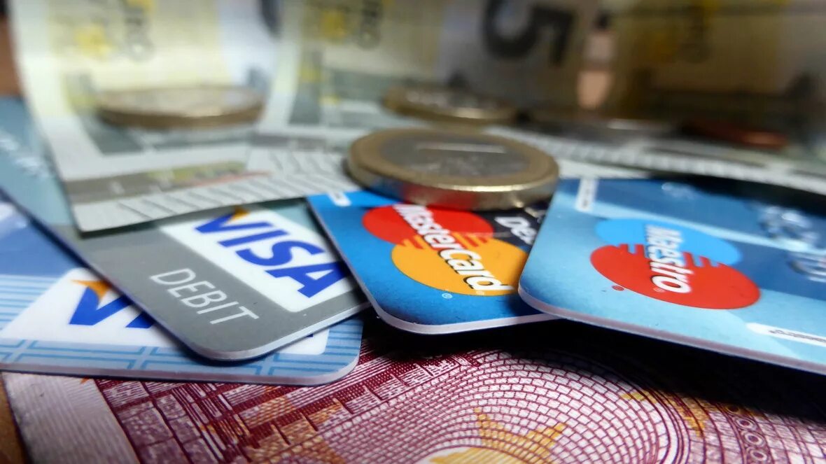 Малый кредит на карту. Кредитка. credit card. нашел банковскую карту. доллары карты банковские.