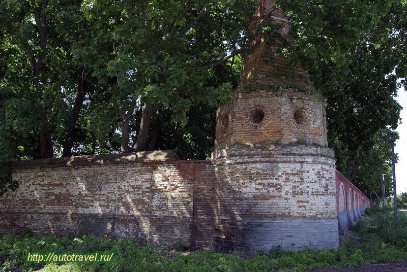 Фото дмитровска. Усадьба Кантемира Дмитровск Орловская область. Парк Кантемира Дмитровск Орловский. Орловская область Дмитровск сквер Дмитрия Кантемира. Усадьба князя Кантемира Дмитровск.