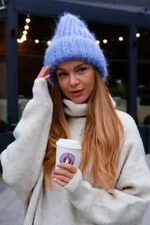 Вязаная шапка из ангоры
