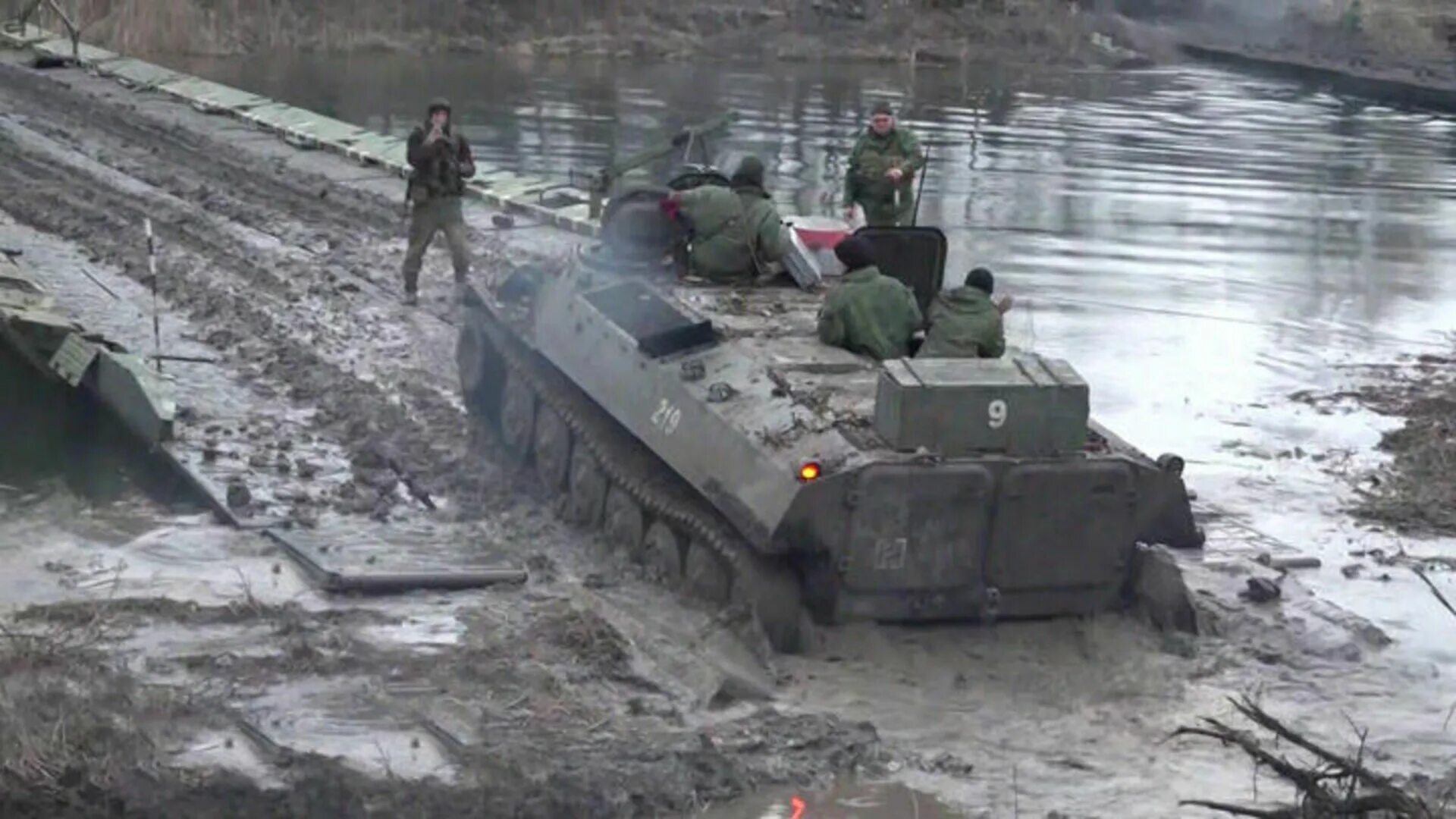 Новости фронта 26.02 24. Павлополь Донецкая. Техника ВСУ В жилых районах. Военная техника в Ростове. Дорогая Военная техника.