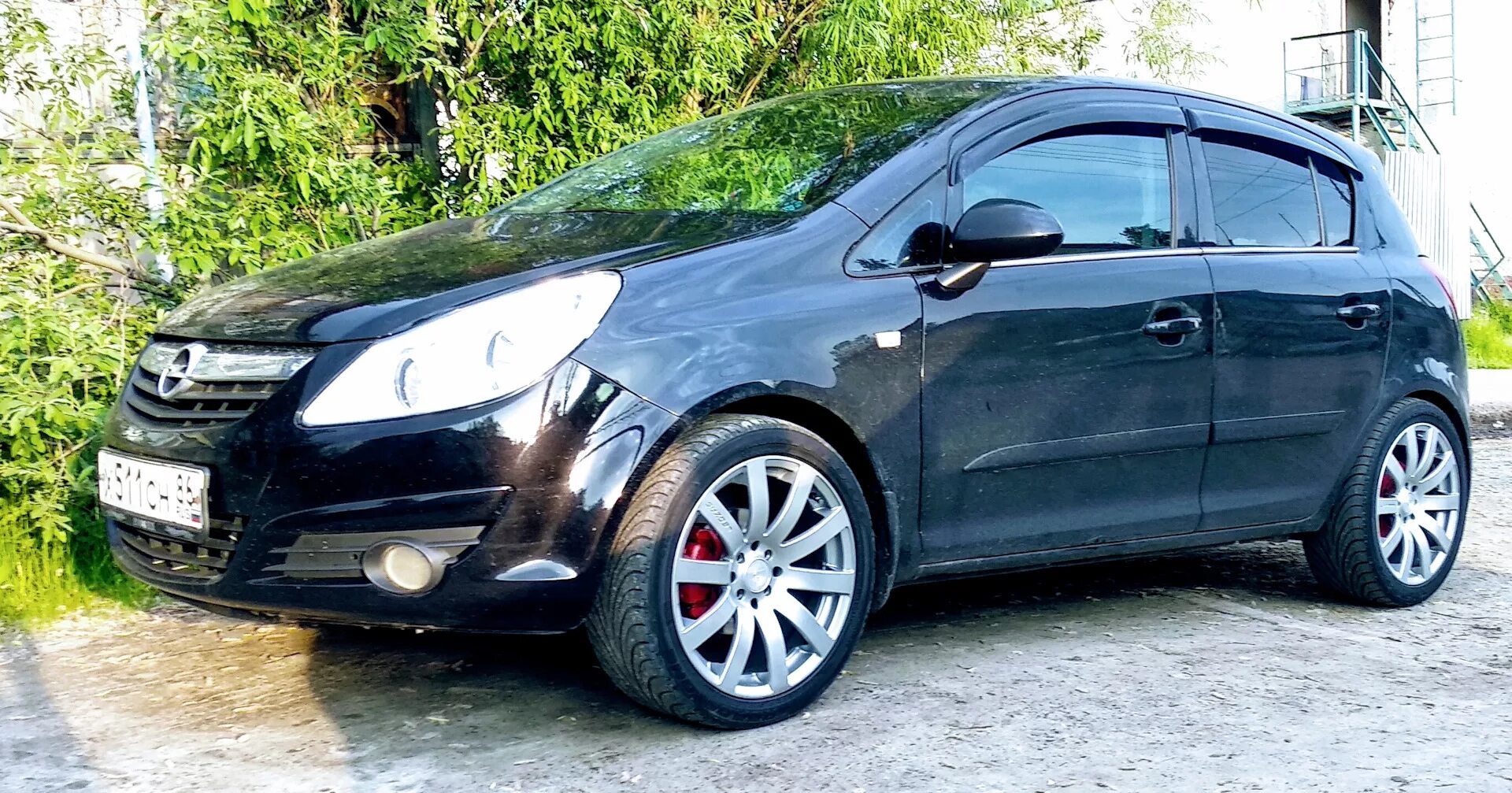 Opel corsa d r16. Opel corsa r17. Диски опель корса r18. 3-ех дверный опель корса d мокрый асфальт. Opel corsa d на 17 колесах.