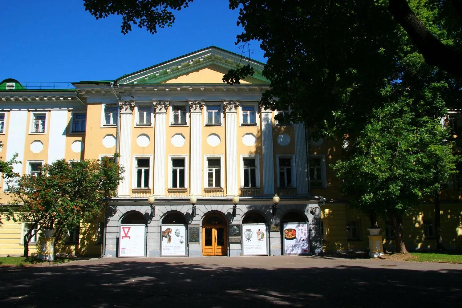 3 музейная улица. Всероссийский музей декоративно-прикладного искусства в москве. музей декоративного искусства москва. всероссийский музей прикладного искусства в москве. делегатская улица музей декоративно-прикладного.