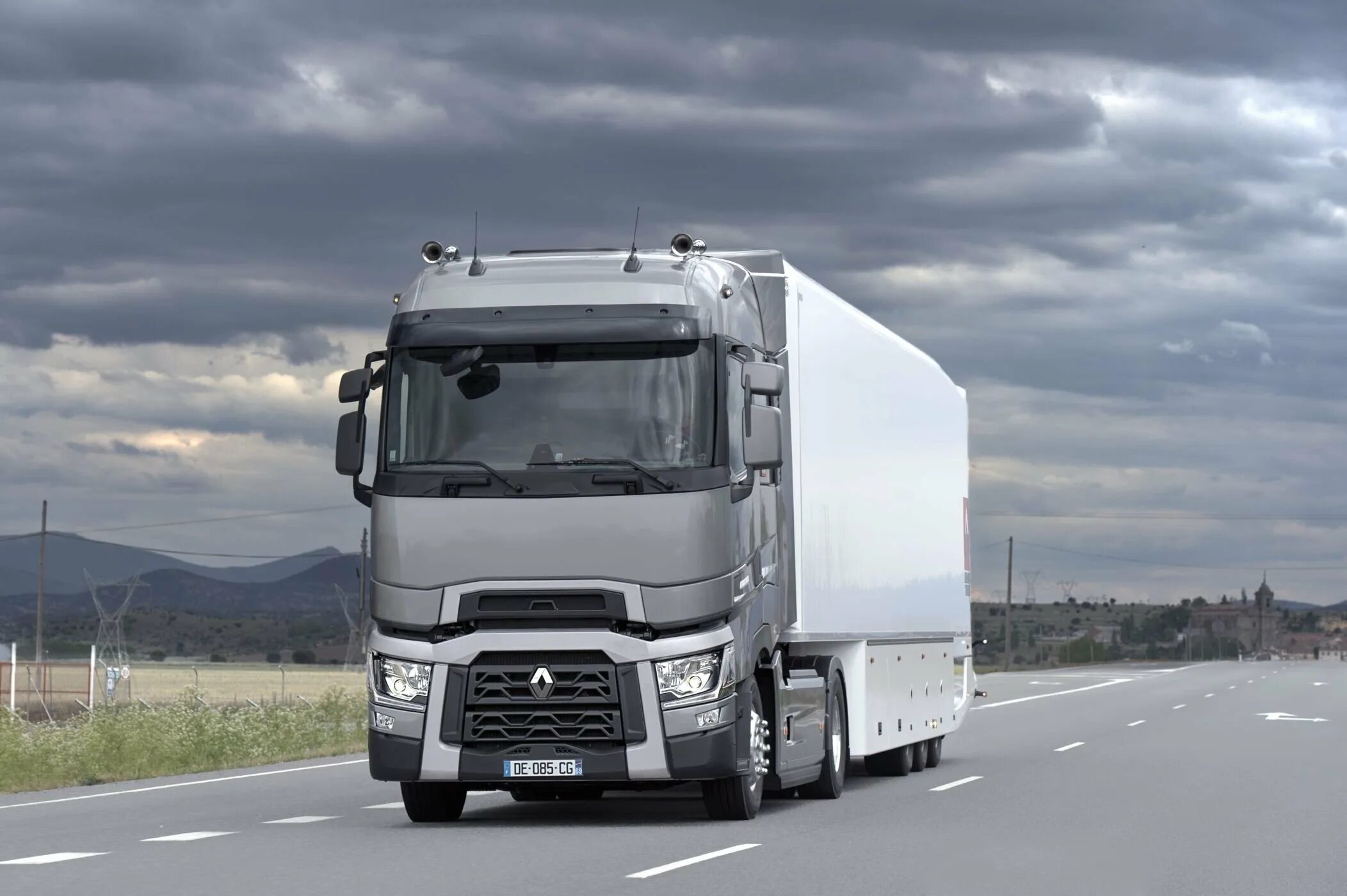 Volvo renault. Renault Trucks 6/6 седельный тягач. Рено трак премиум. Renault Premium 2022. Тягач Рено т801.