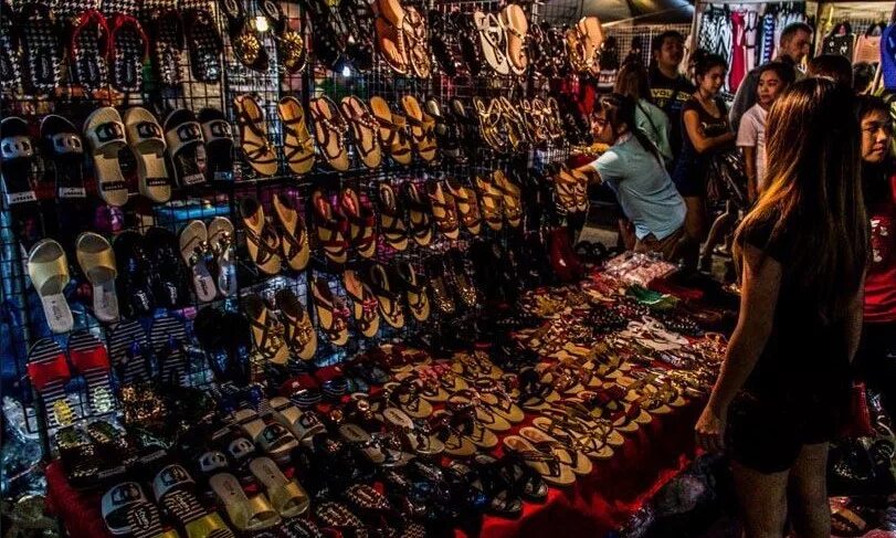 Паттайя одежда. Ночной вещевой рынок в паттайе. Паттайя рынок вещей. Одежда на рынках в тайланде. Ночной вещевой рынок в паттайе.