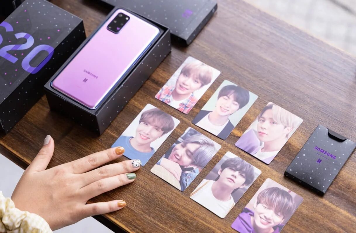 Bts edition galaxy. Самсунг s20 БТС. Samsung Galaxy s20 BTS Edition. Самсунг с 20 БТС. Samsung Galaxy s20 Plus BTS Edition.