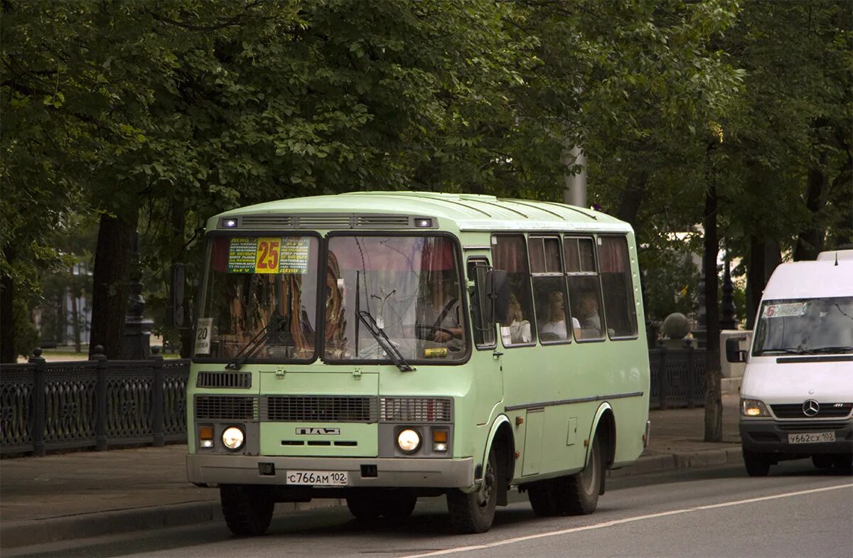 Автобус. 272 маршрут омск. 102 футболка. 102 картинка. 102 башкортостан.