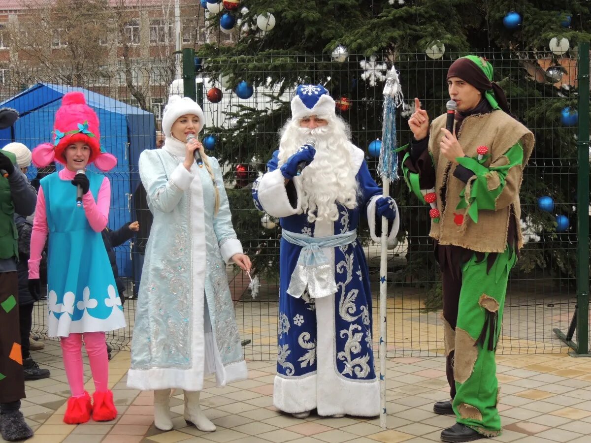 Апшеронск вк. РДК город Апшеронск. ГДК Апшеронск. Апшеронск сквер 60 летия Победы. Город Апшеронск городской дом культуры.