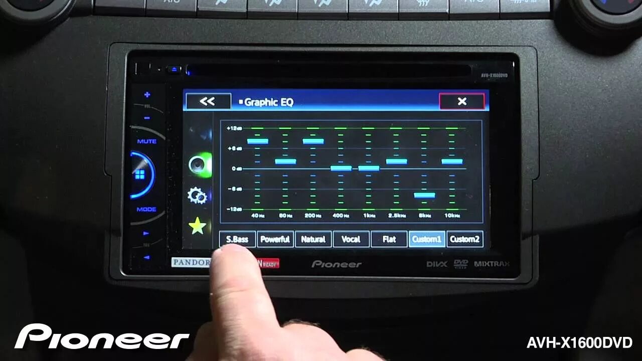 Играет магнитола песня. Автомагнитола Pioneer AVH x1600. Магнитола 2 din Pioneer эквалайзер.