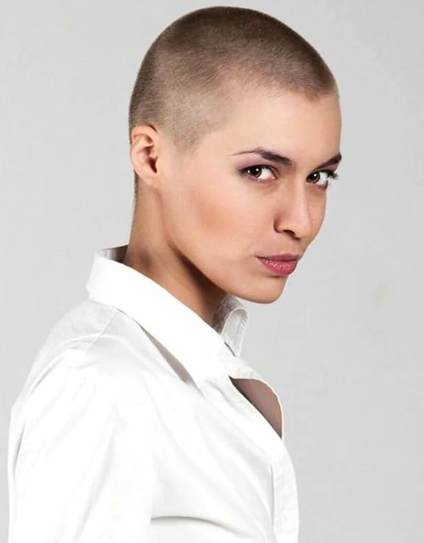 ❤ Cara Buzzed Cortes de pelo, Cabello rapado mujer, Estilos de cabello corto