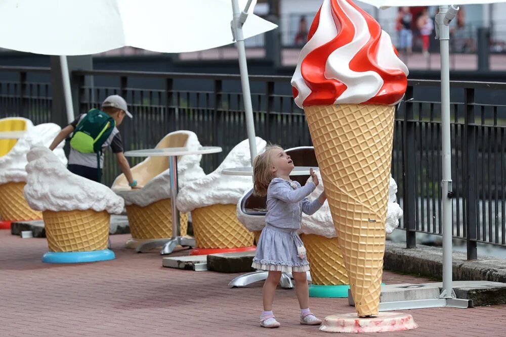 Фестиваль мороженого парк Горького Казань. Праздник мороженого. Мягкое мороженое необычное. Огромное мороженое. В каком году сделали мороженое