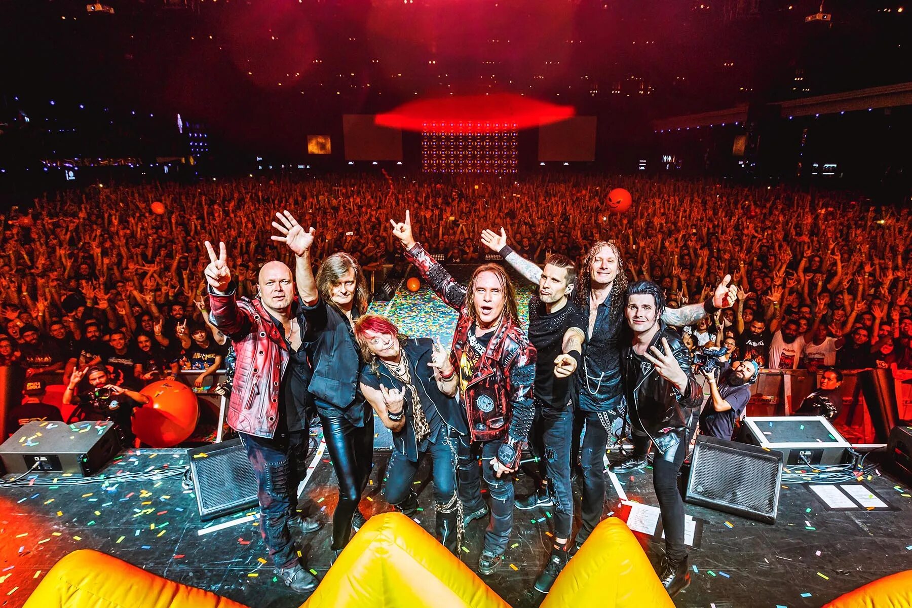 More live show. Группа Helloween. Helloween Pumpkins United. Хэллоуин концерт. Helloween фото группы.