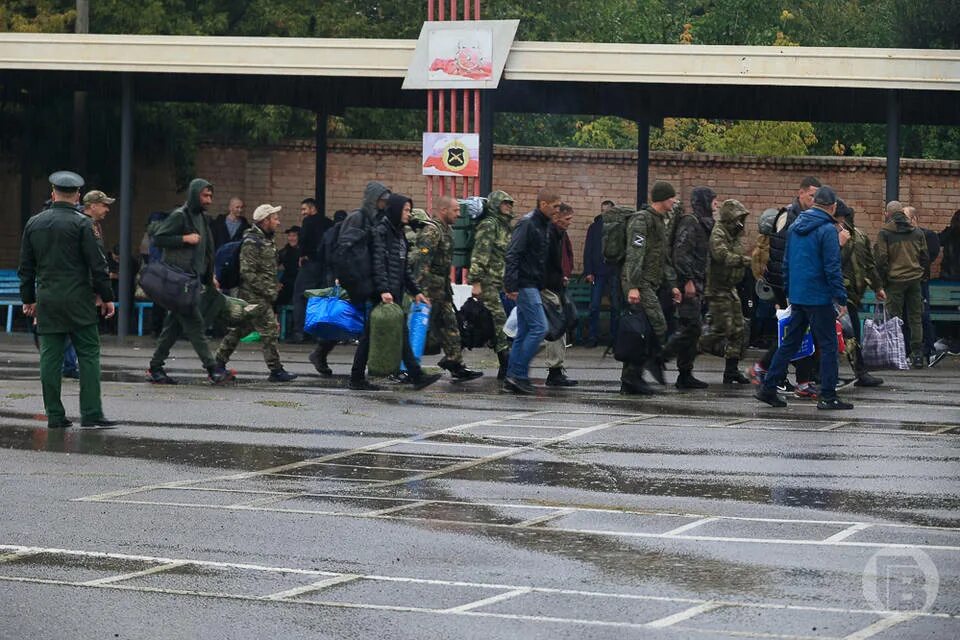 Мобилизованные Волгоградской области. Мобилизованные в Волгограде. Военная мобилизация. Колонна мобилизованных.