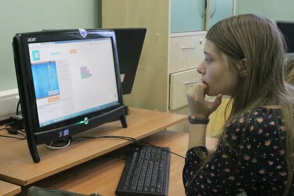 Учитель информатики школа 7. Учительница информатики. учительница информатики в пту. учительница информатики злая. учитель информатики школа 306 москва.
