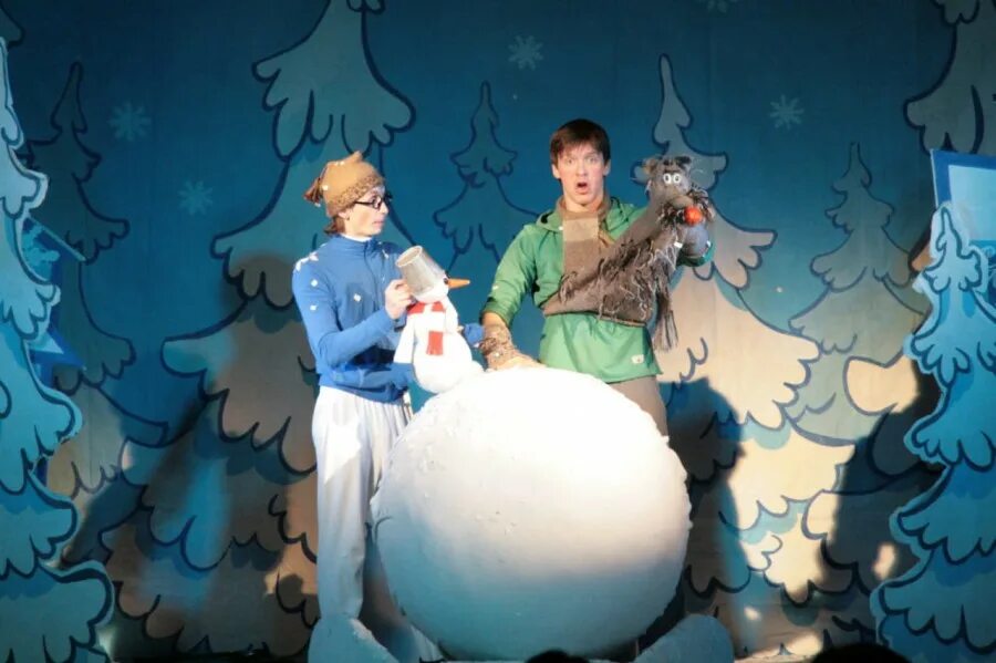 похищение королевской ёлки новогоднее представление. новый год в особняке. кремлевская елка дед мороз. театр образцова елка. коломенское на новогодние праздники.