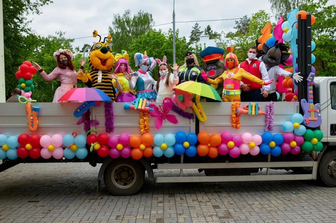 баннер на день защиты детей на улице. летние развлечения. проведение дня защиты детей. мастер класс на фестивале для детей. 1 июня день защиты детей.