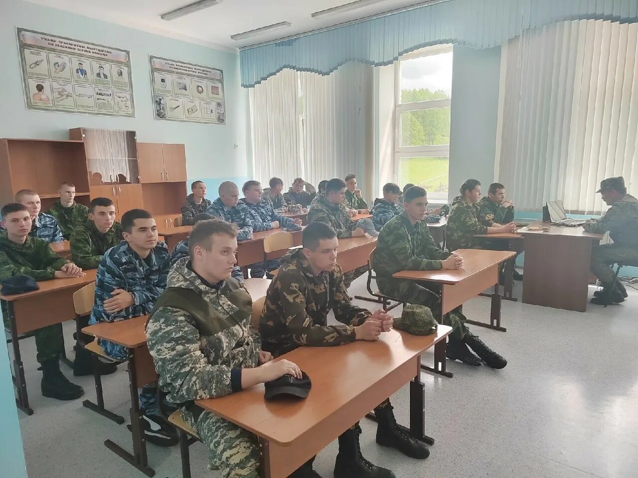 Армия школа. Украинские войска в школе. Школы армии легкий. Юеармия школа. Армейские школы