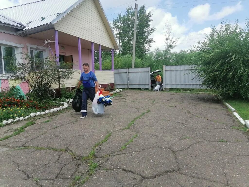 Чужой беды не бывает значение. Район имени Лазо село Киинск. Село Могилевка район имени Лазо. Могилевка Хабаровский край. Могилёвка Хабаровский край 2016.