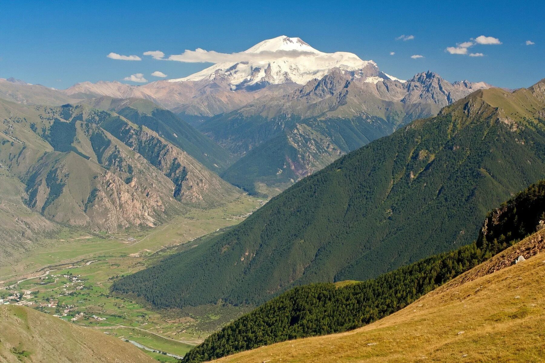 Шоанинский храм карачаево-черкесия. Шоанинский храм кавказ. Карачаево-черкесская горы. Черкесия достопримечательности. Горы кавказа в карачаево черкесии.