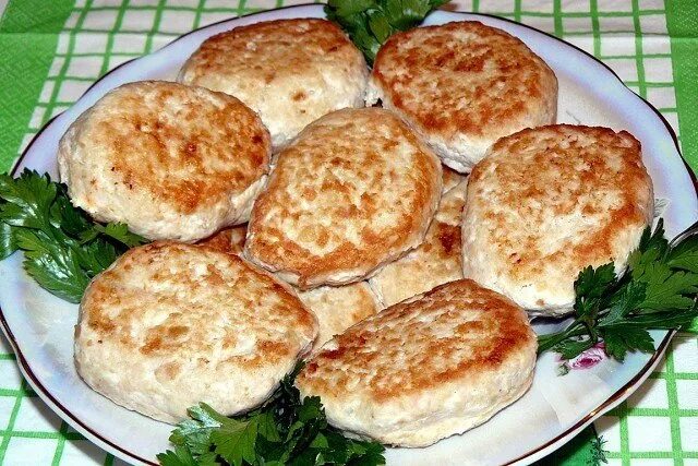 Как приготовить Сочные котлеты из куриного фарша Food, Ethnic recipes, Salmon bu