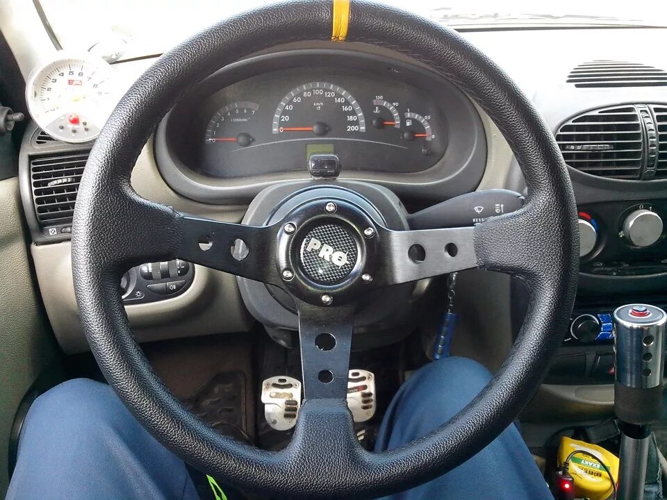 Стрелка температуры калина 1. Загорелся руль на калине. Приборка от гранты на калину 1. Калина загорается руль. Лачетти отключенная приборка а стрелки не падают.