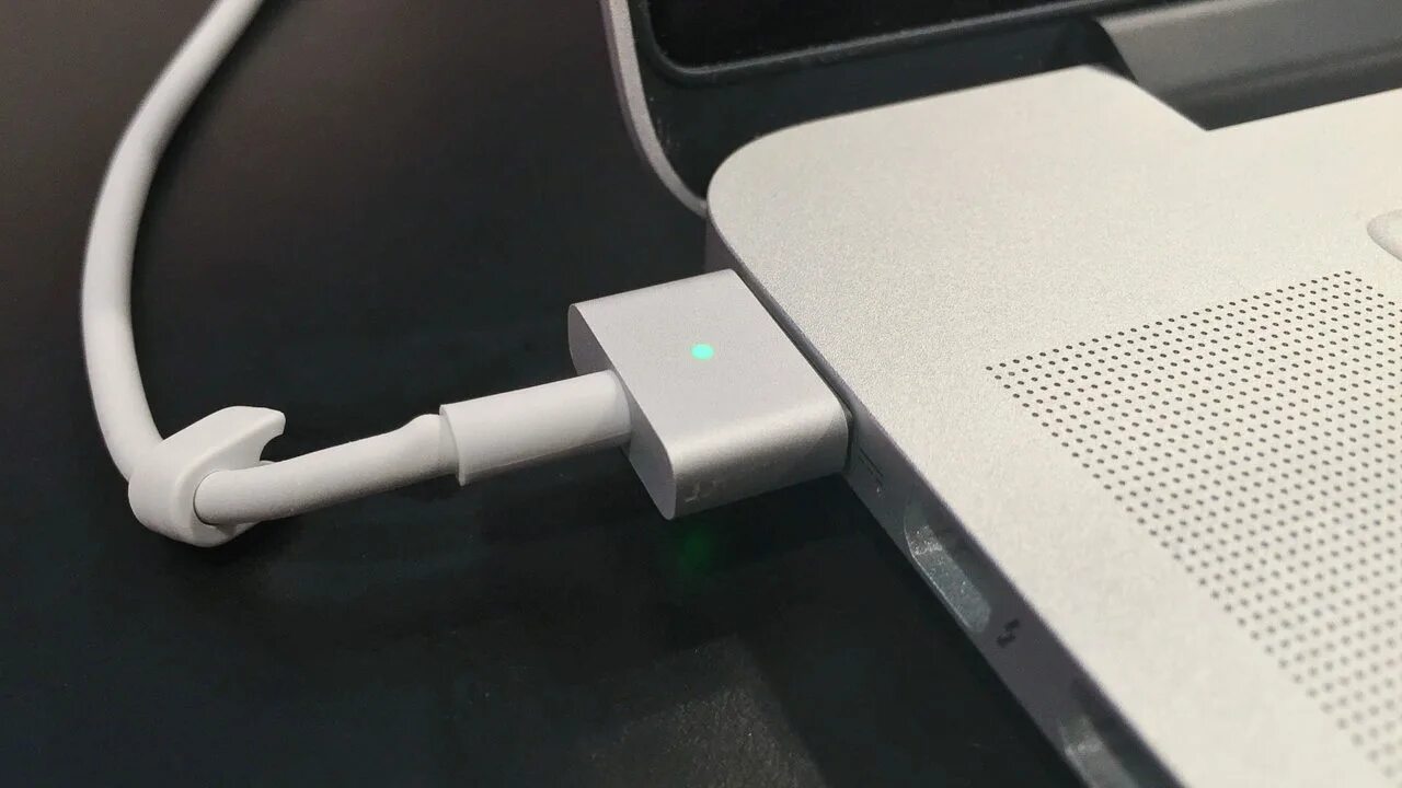 Звуки включения зарядки. MAGSAFE MACBOOK 2022. Зарядка Apple MAGSAFE. MAGSAFE MACBOOK Pro 2022. Магсейф зарядка для Мак.