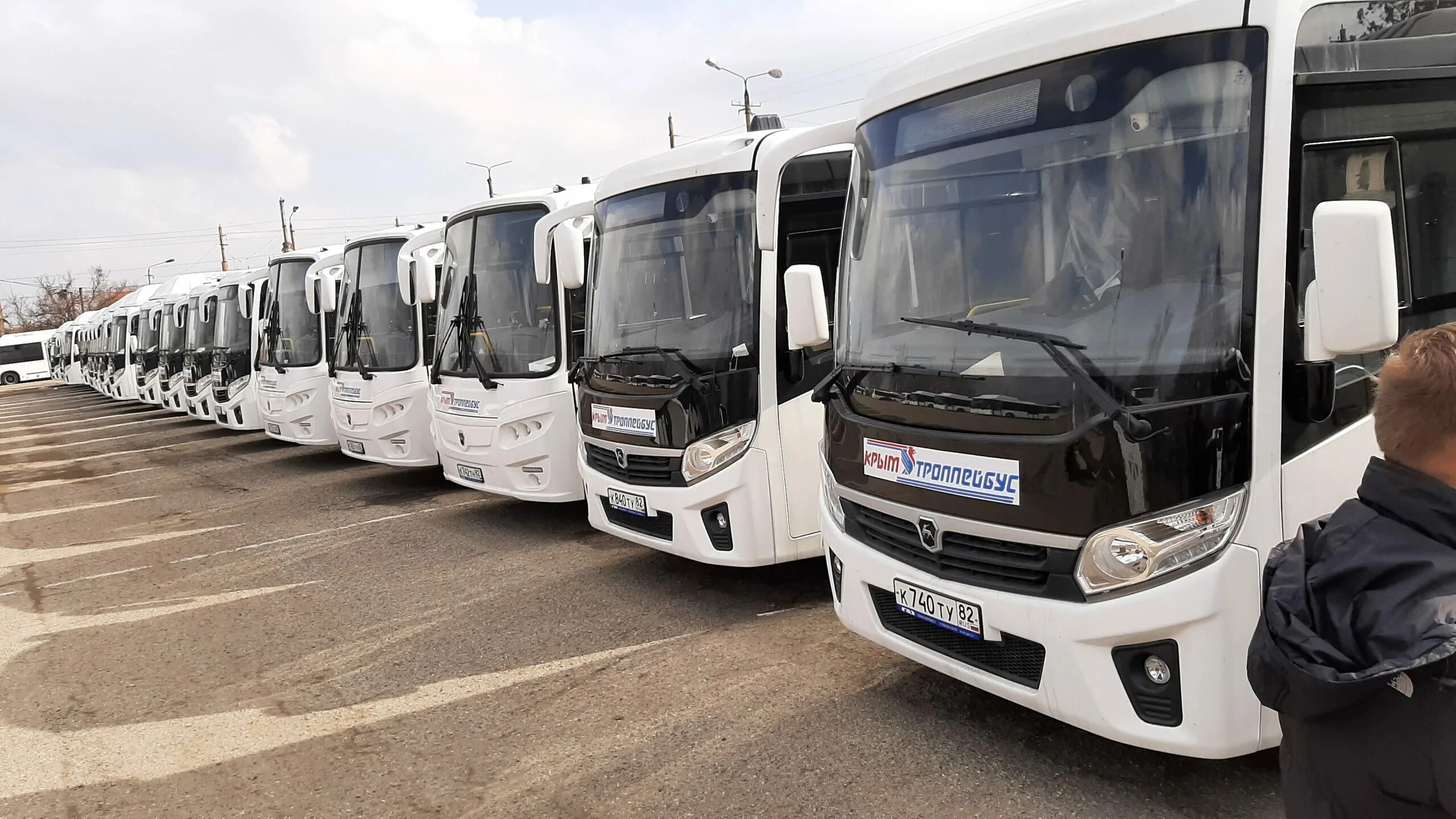 фотосессия с автобусом новогодняя в крыму. симферополь кольчугино автобус. симферополь кольчугино автобус. кольчугинский автобус. маршрутки симферополя.