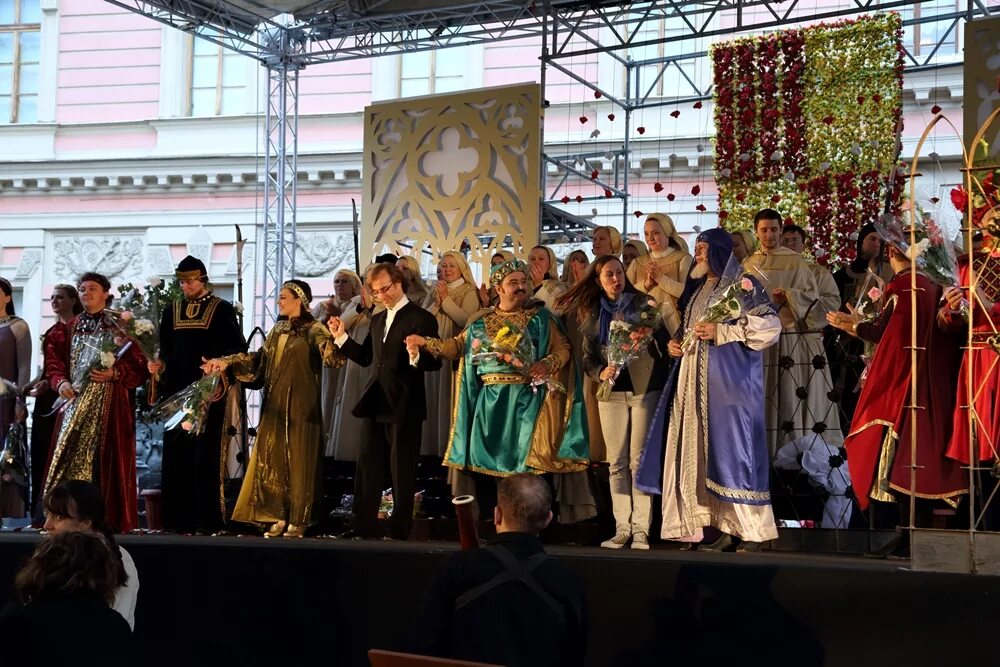 Сцена фестиваль. Open-air опера а лорцинга царь и плотник 20 июля 2022 год. Air opera. Опера всем. Opera 2022.