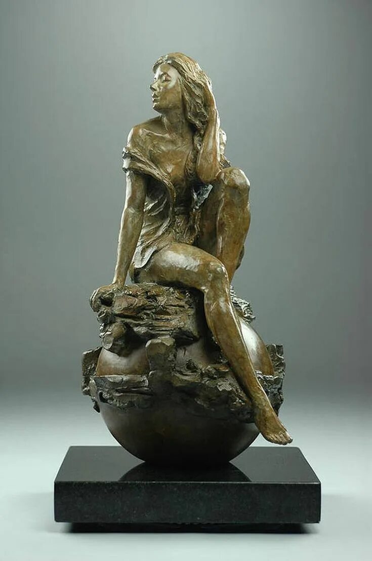Bronze squatting femme nue sculpture art. Статуэтки для гостиной. Влюбленные деревья. Джаз скульптура. Спортивные статуэтки и фигурки.