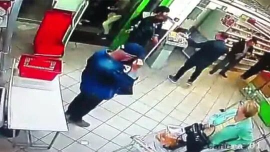 Пятерочка в ленинском кузнецком. Крыша пятерочки. Гипермаркет пятёрочка на улице. Чп пятерочка. Бульвар юности 10 пятерочка.