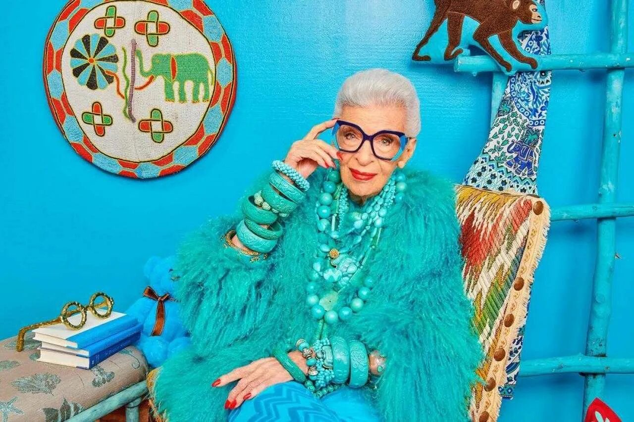 Iris apfel. Айрис Апфель. Модель 100 лет Айрис Апфель. Модельер Айрис Апфель. Икона стиля Айрис Апфель.