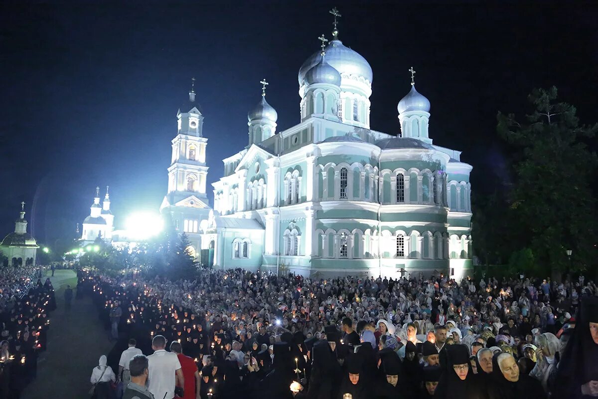 Храм Пресвятой Богородицы в Дивеево. Свято-Троицкий Серафимо-Дивеевский монастырь внутри. Дивеево монастырь сайт расписание