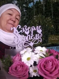 Какую песню на сцене исполняет учительница гульзифа