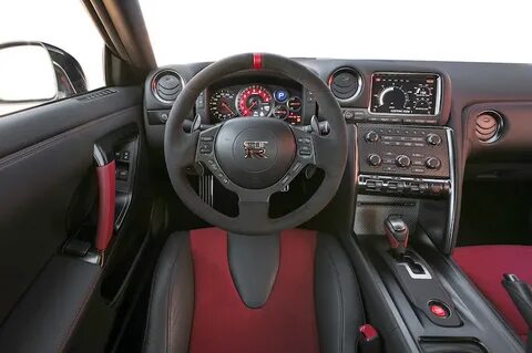 Nissan gtr салон