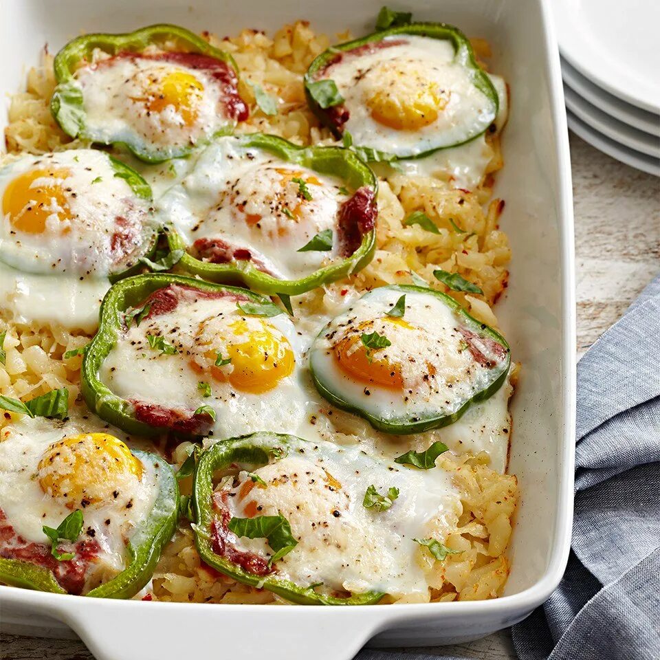 Блюда на завтрак быстро и вкусно рецепты. Яичница. блюда из яиц. ужин из яиц. пп завтрак из яиц.