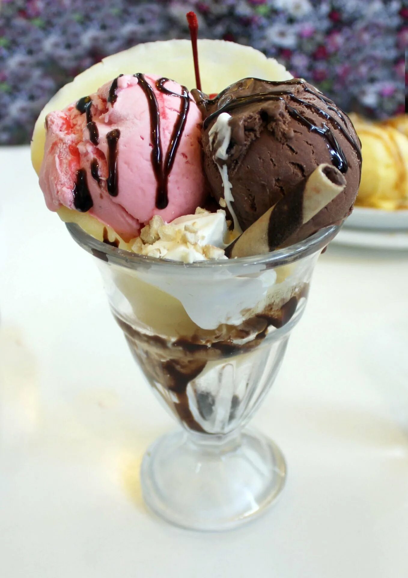 Мороженки 1. Айс Крим 1. Мороженое айс Крим. Красивое мороженое в рожке. Самое красивое мороженое.