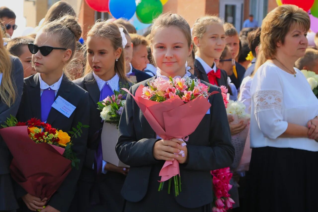 Лицей номер 1 Брянск. Лицей 1 Пушкина Брянск. Лицей 27 Брянск 1 сентября 2018 года. Лицей 1 Брянск внутри. Сайт лицей 1 брянск