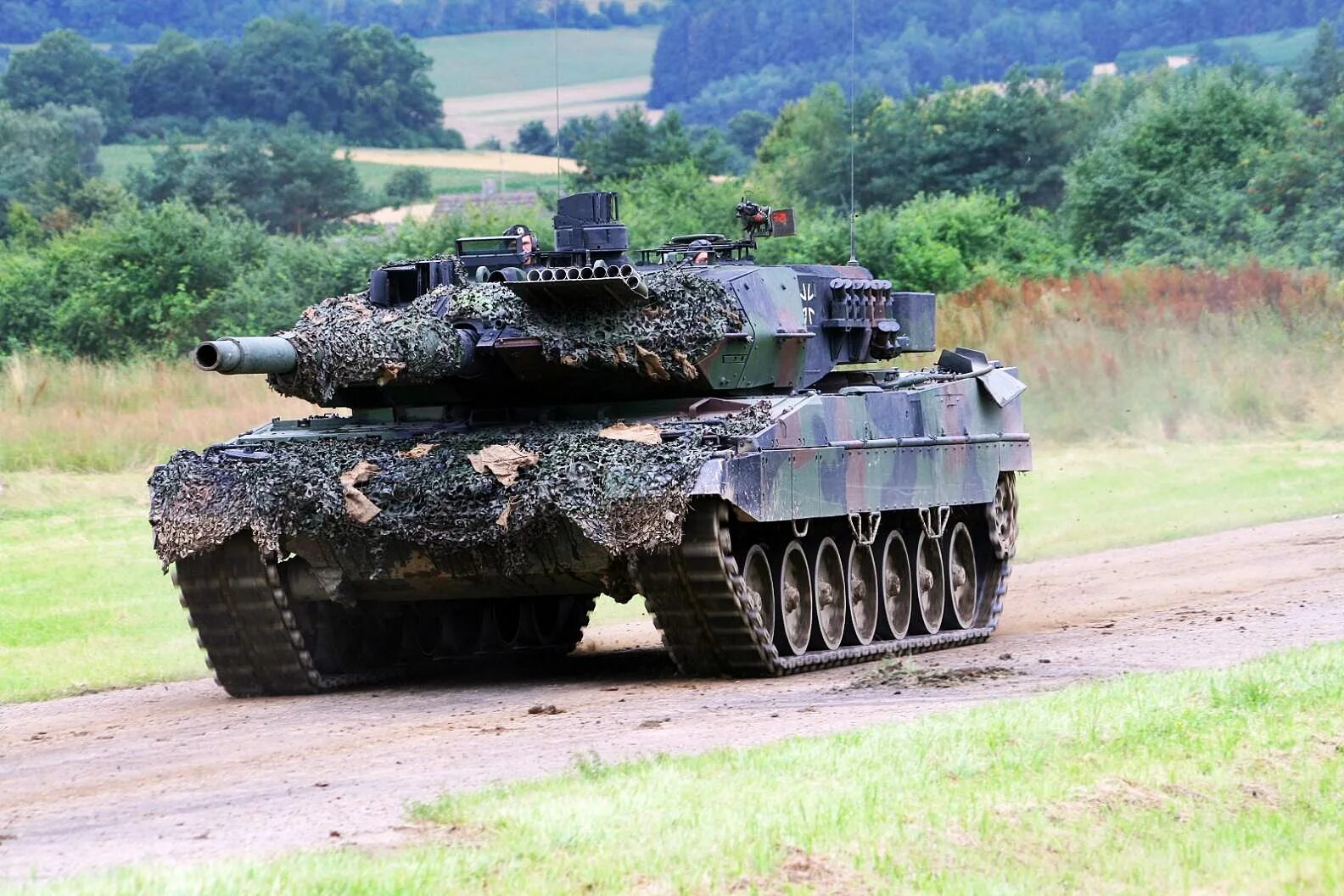 Leopard a7. Leopard 2a6. танк leopard 2a7. танки leopard 2a6. танк леопард 2.