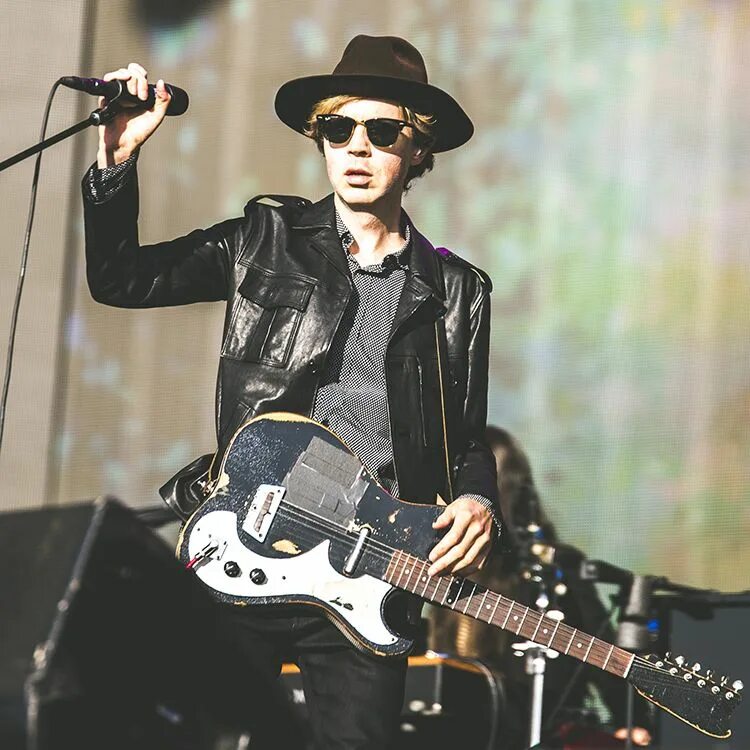 Jeff beck фото. Музыкант бек. Beck певец. Jeff beck. Музыкант бек.