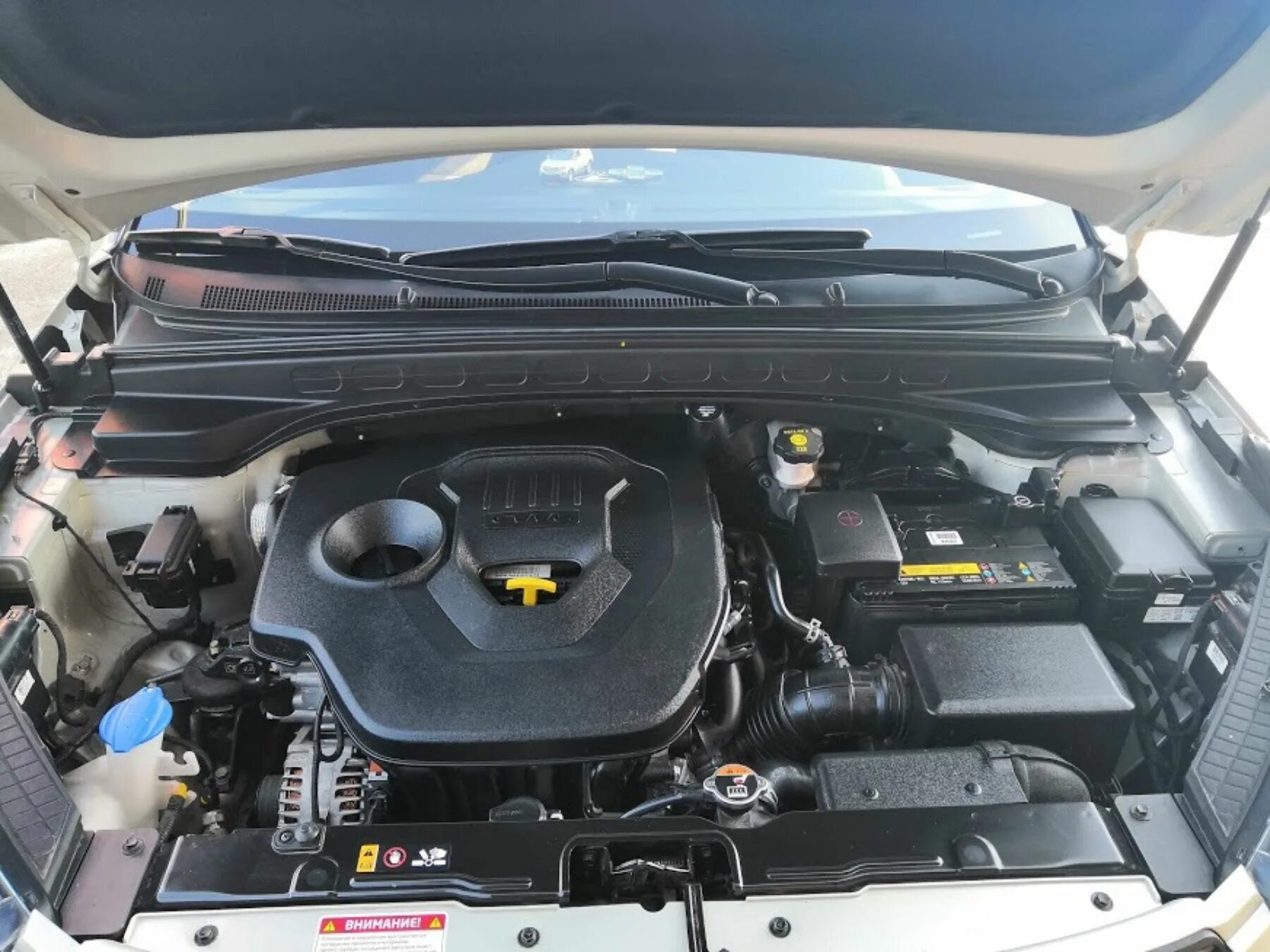 Крышка двигателя крета 2.0. Двигатель hyundai creta 2.0. двигатель хендай крета 2. хендай крета 2.0 моторный отсек. крышка моторного отсека hyundai creta 2025.