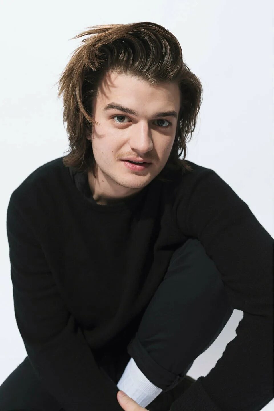 Джо кири фото. Джо кири joe keery. Джо кири в полный рост. Джо кири djo. Сьюзи очень странные дела.