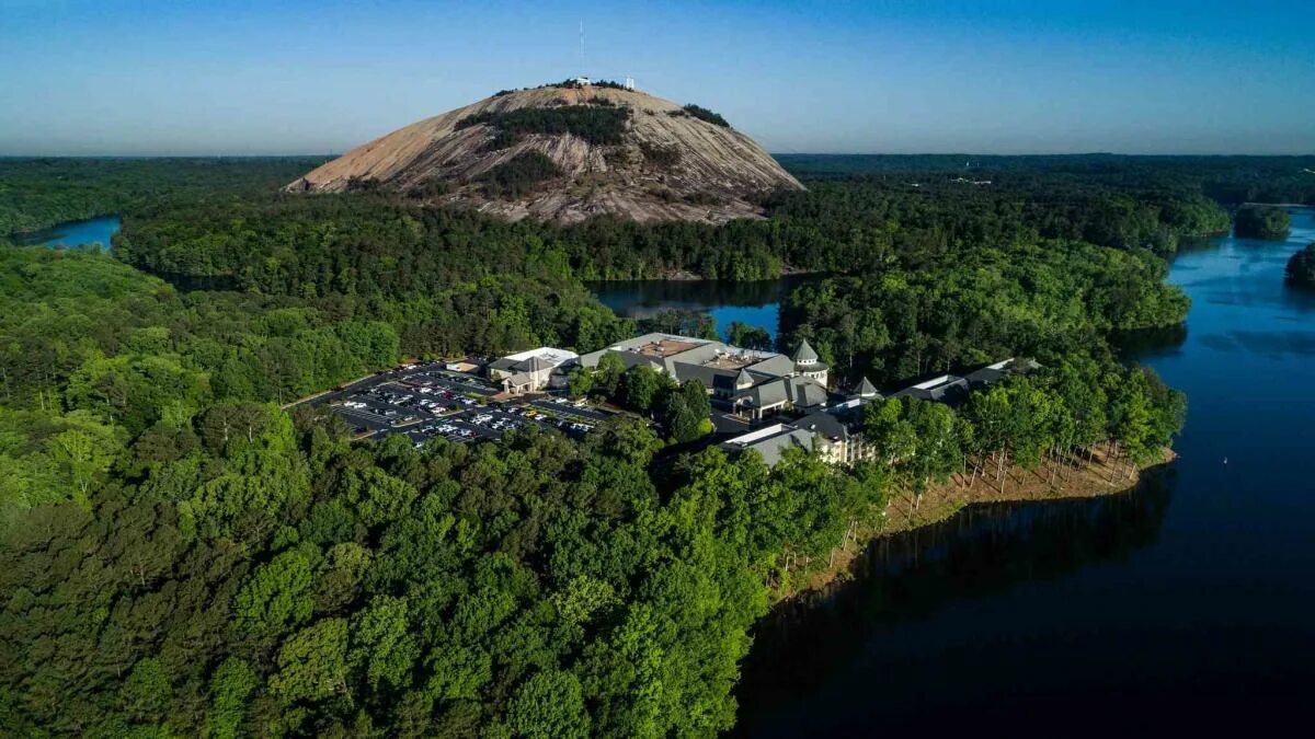 The mountain park. Stone mountain, georgia. Грузия парк стоун-маунтин, джорджия. The mountain park. Мемориал конфедерации в стоун-маунтин.