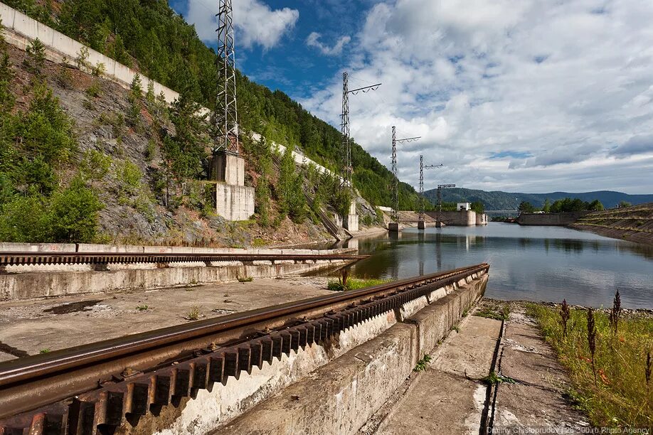 красноярск судоподъемник гэс. красноярская гэс подъемник кораблей. гэс красноярск. красноярская гэс шлюз. судоподъемник енисей.