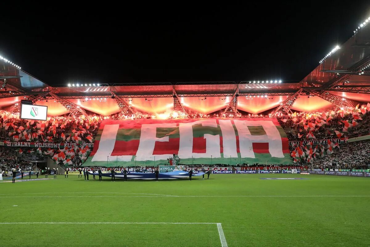 Легия варшава краковия краков. Футбол польша краковия гурник. Легия варшава краковия краков. Легия варшава краковия краков. Августо легия.