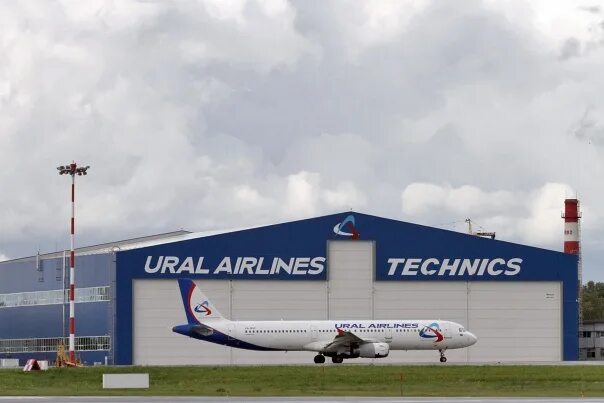 Уральские авиалинии техникс. Тренинг центр авиакомпании. 737 max s7. Як 42 красавиа самолет салон. Центр авиакомпании.