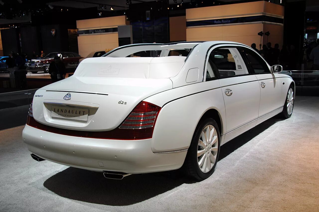 Mercedes benz maybach 62. Мерседес майбах 62s. Maybach 62s landaulet. Maybach 57/62. Mercedes maybach 57s.