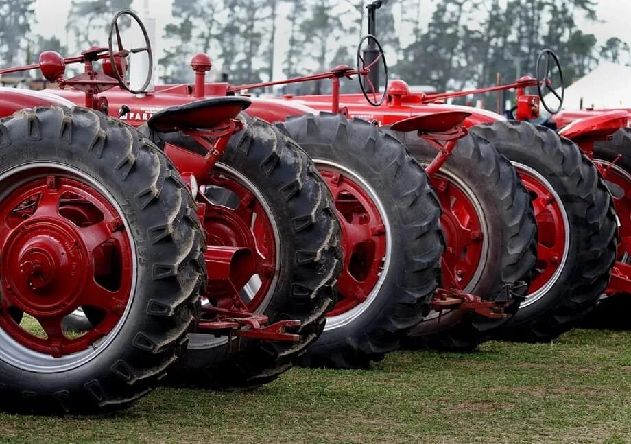 Шины для трактора. Колёсные трактора farmall. трактор сельскохозяйственный колесный t5. колесный трактор стз-1. колесо от трактора.