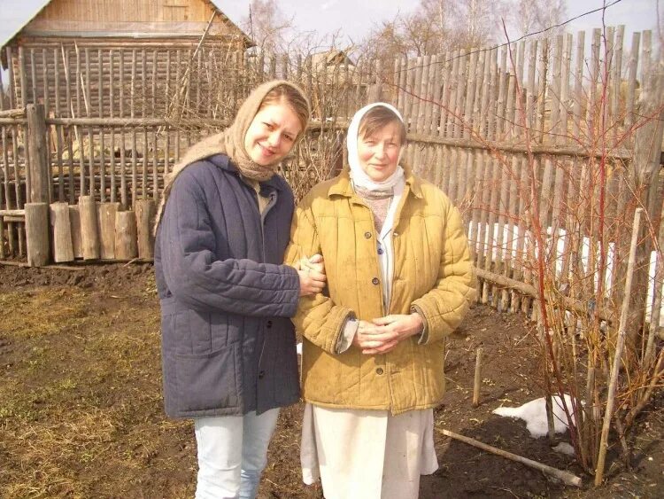 Женщина в ватнике. Телогрейка деревенская. Баба в фуфайке. Девушка в фуфайке. Колхозник в фуфайке.