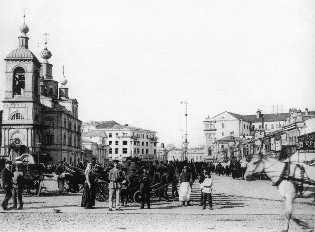 Храм на тверской сретенской площади. Церковь параскевы пятницы на пятницкой пятницкая улица. Охотный ряд достопримечательности. Храм казанской божьей матери в москве. Церковь параскевы пятницы в охотном ряду.
