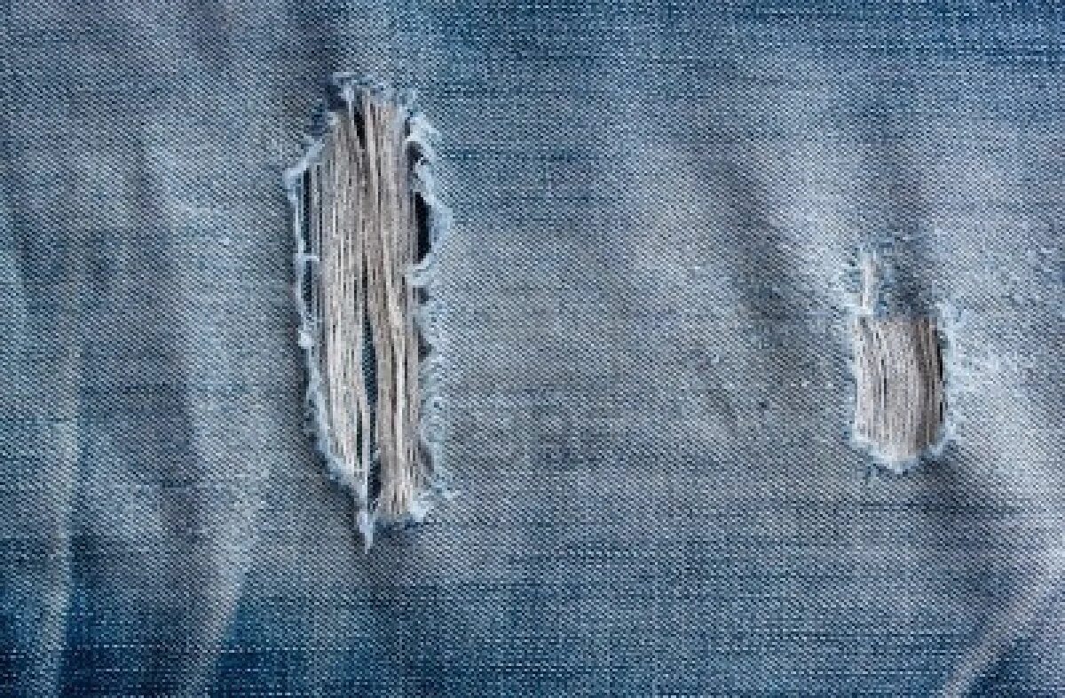Cloth damage alpha. Дырявая футболка. Тряпка свисает. Рваная майка. Clothing damage.
