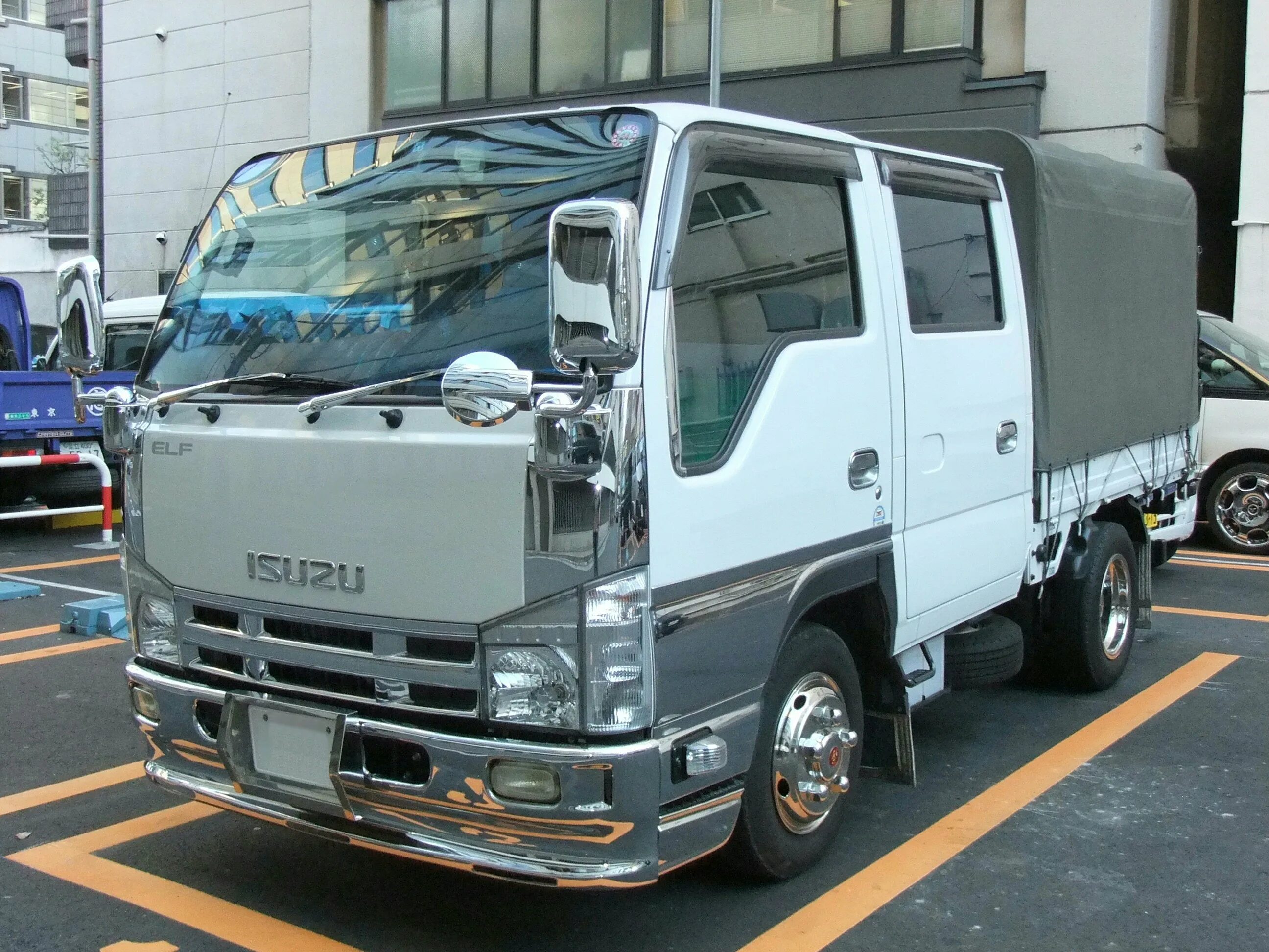 Продажа японских грузовиков. Isuzu Elf 5.5. Isuzu Elf 1,5. Isuzu грузовик 1.5 т. Японский грузовик Исузу Эльф.